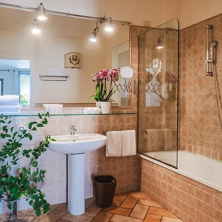 Hotell Borgo Degli Ulivi - Castello Di