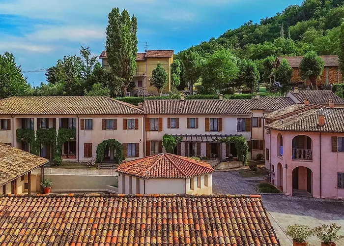 Borgo Degli Ulivi - Castello Di Hotel Montegridolfo