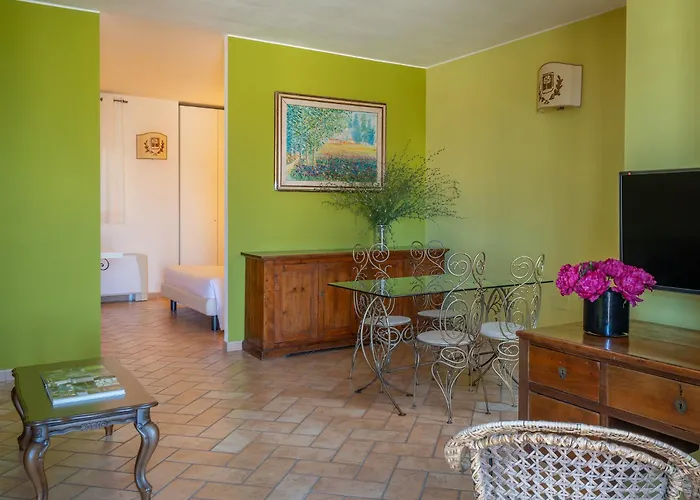 Borgo Degli Ulivi - Castello Di Hotel Montegridolfo